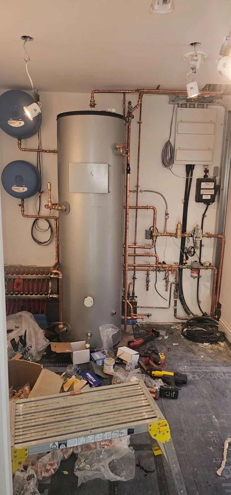 Cylinder and expansion vessels with work in progress