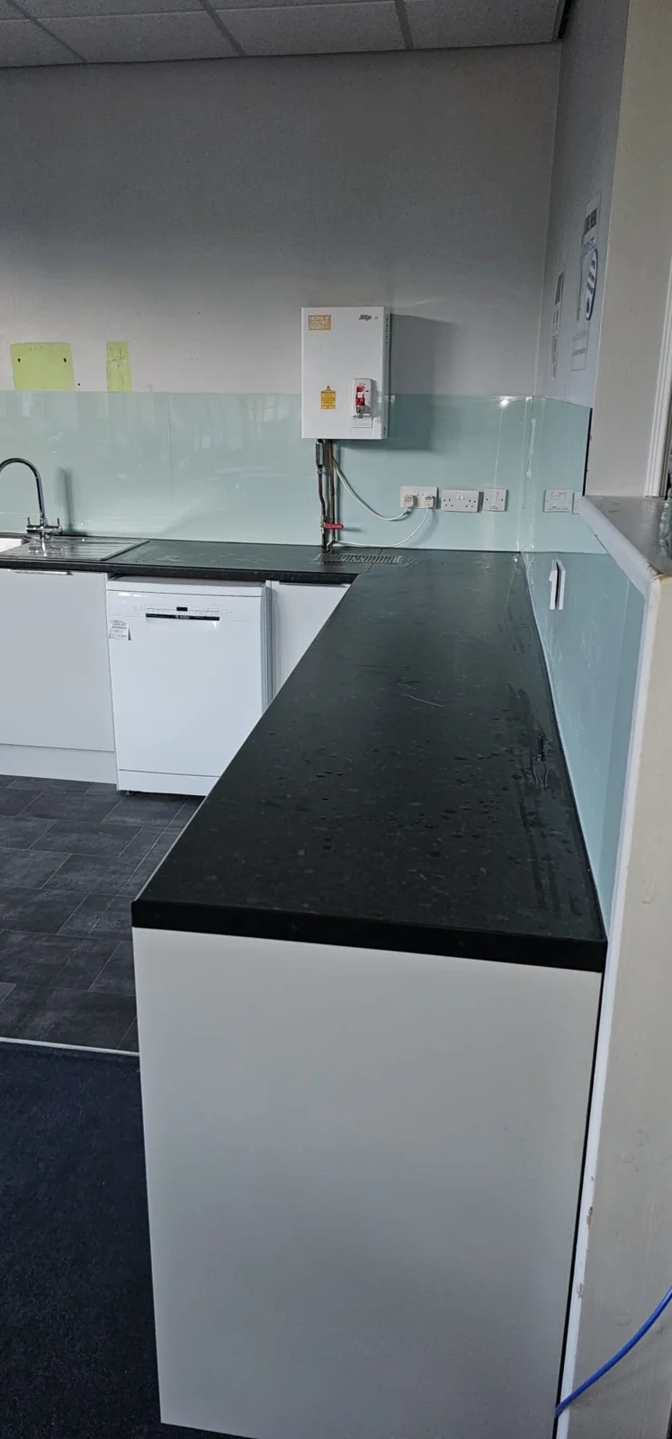 Return worktop and base units